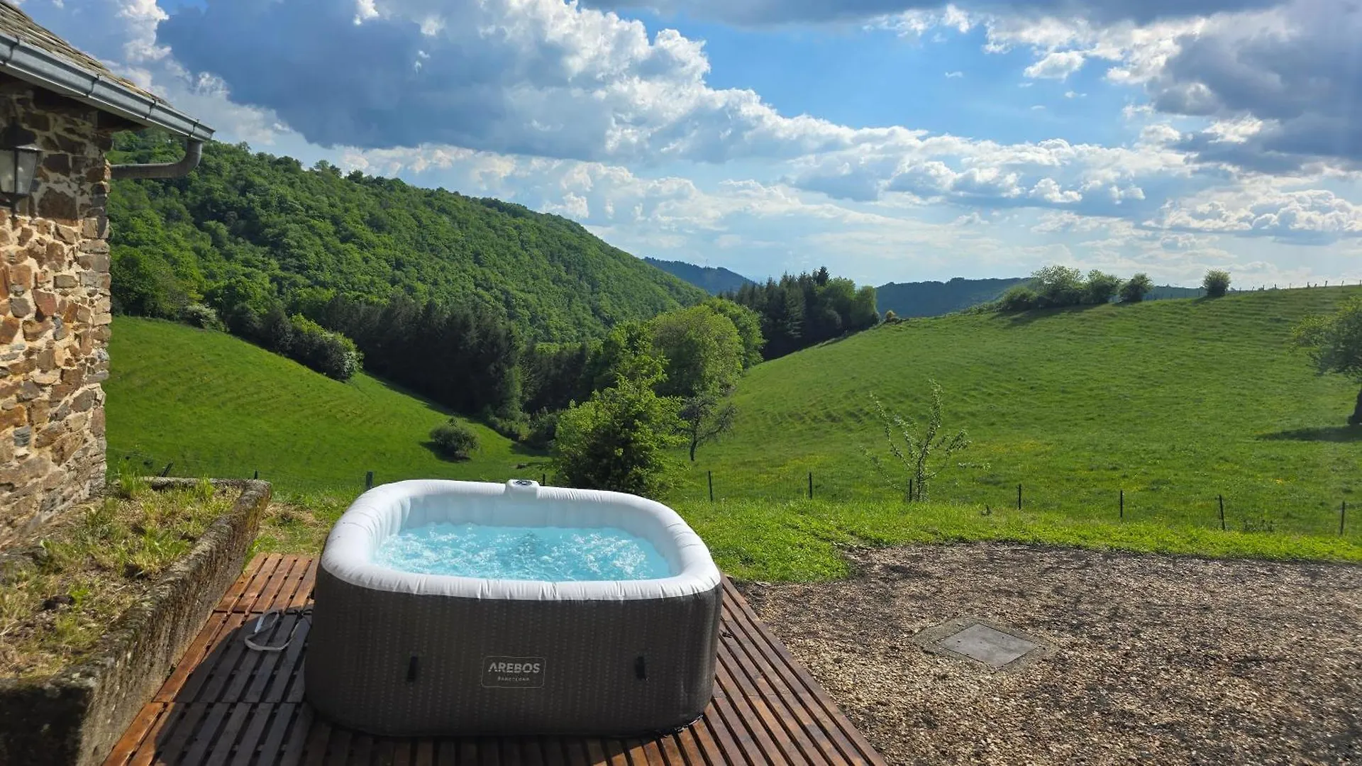 Vakantiehuis Corps De Ferme En Aubrac Avec Jacuzzi Villa Montpeyroux